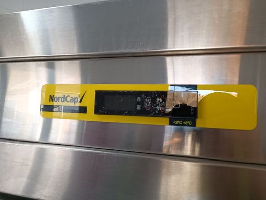 Професійна холодильна шафа NordCap 400 л