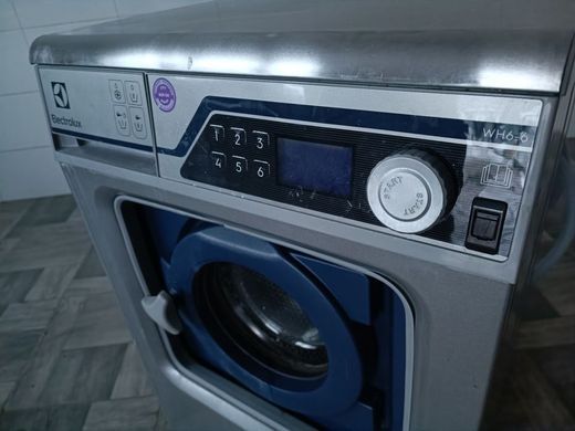 Професійна пральна машина Electrolux