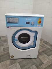 Професійна пральна машина 220 вт 9 кг Electrolux
