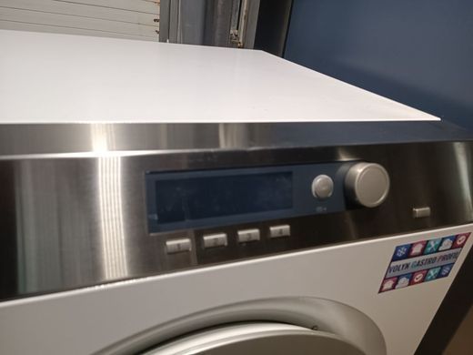Професійна сушильна машина Miele PT 7186