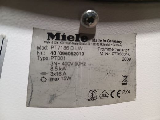 Професійна сушильна машина Miele PT 7186